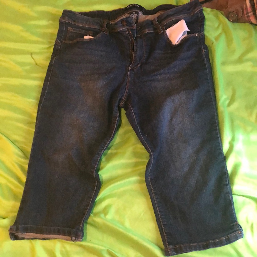 D. Jeans cropped